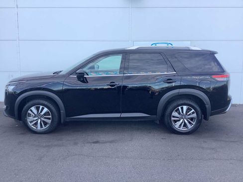 Used 2022 Nissan Pathfinder SL AWD/4WD image 2