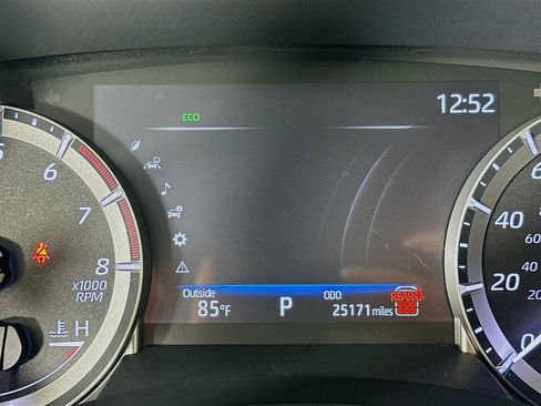 Certified 2025 Toyota Highlander LE FWD image 12