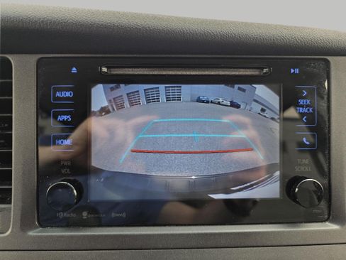 Used 2017 Toyota Sienna LE AWD/4WD image 19