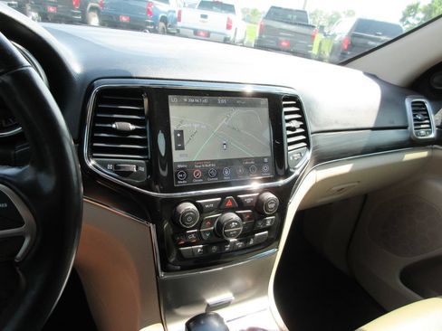 Used 2020 Jeep Grand Cherokee Limited AWD/4WD image 27