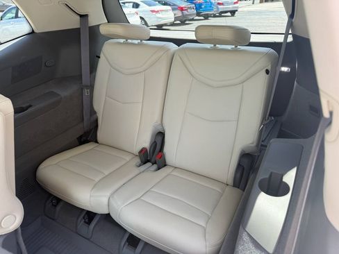 Used 2022 Cadillac XT6 Premium Luxury w/ Technology Package FWD image 8