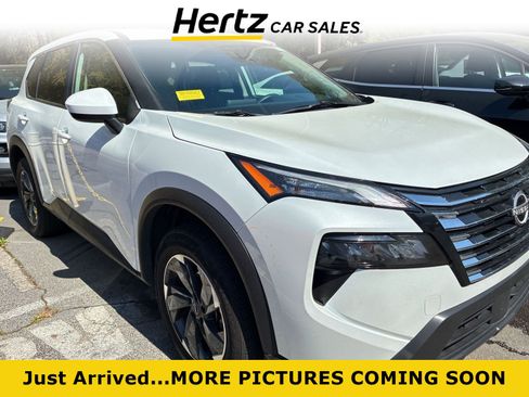 Used 2025 Nissan Rogue SV image 1