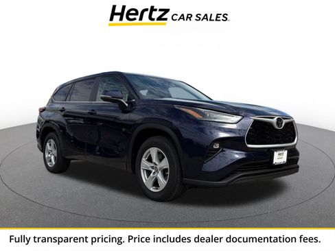 Used 2025 Toyota Highlander LE FWD image 1