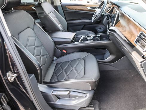 Used 2024 Volkswagen Atlas SE FWD image 10