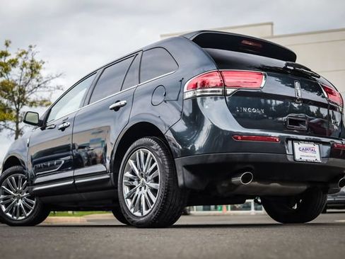 Used 2013 Lincoln MKX AWD image 2