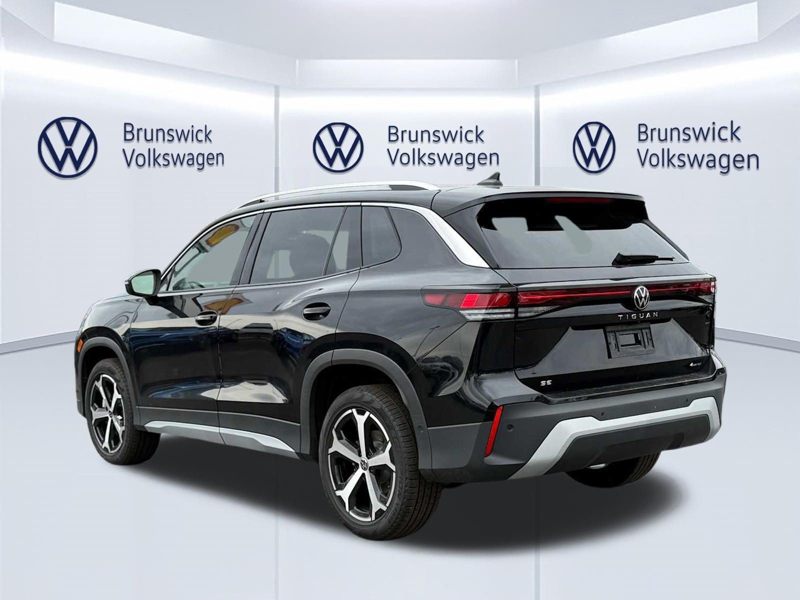 New 2026 Volkswagen Tiguan SE AWD/4WD image 4