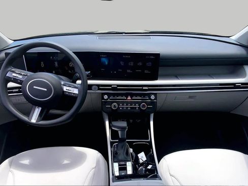 Used 2025 Hyundai Tucson SE FWD image 16