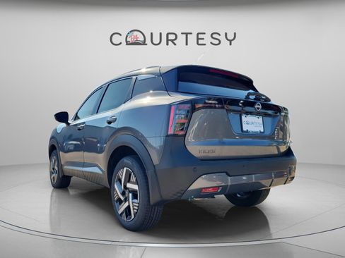 New 2026 Nissan Kicks SV image 2