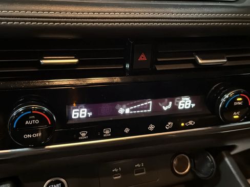 Used 2022 Nissan Rogue SV AWD/4WD image 19