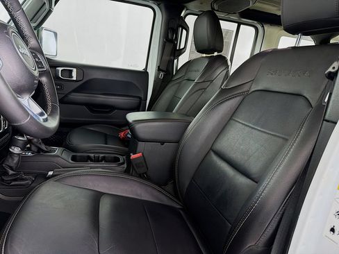 Used 2018 Jeep Wrangler Unlimited Sahara AWD/4WD image 32
