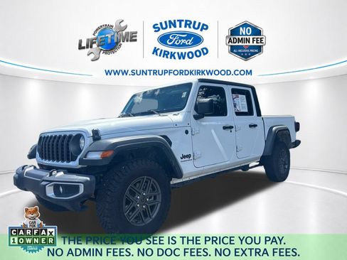 Used 2025 Jeep Gladiator Sport AWD/4WD image 1