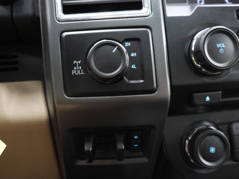 Used 2018 Ford F250 XLT w/ XLT Premium Package AWD/4WD image 52