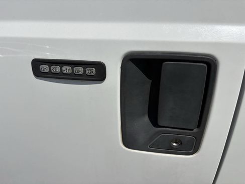 Used 2011 Ford F250 XLT w/ XLT Premium Pkg image 17