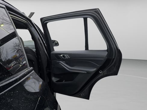 Used 2022 BMW X5 xDrive40i w/ M Sport Package image 31