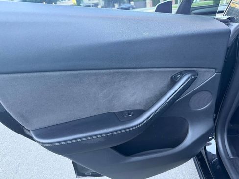 Used 2022 Tesla Model Y Long Range image 16