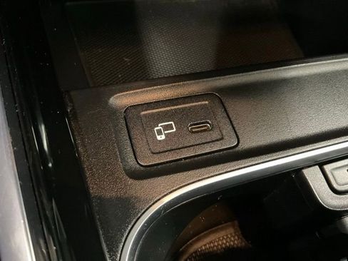 Used 2021 Mercedes-Benz GLB 250 4MATIC image 29