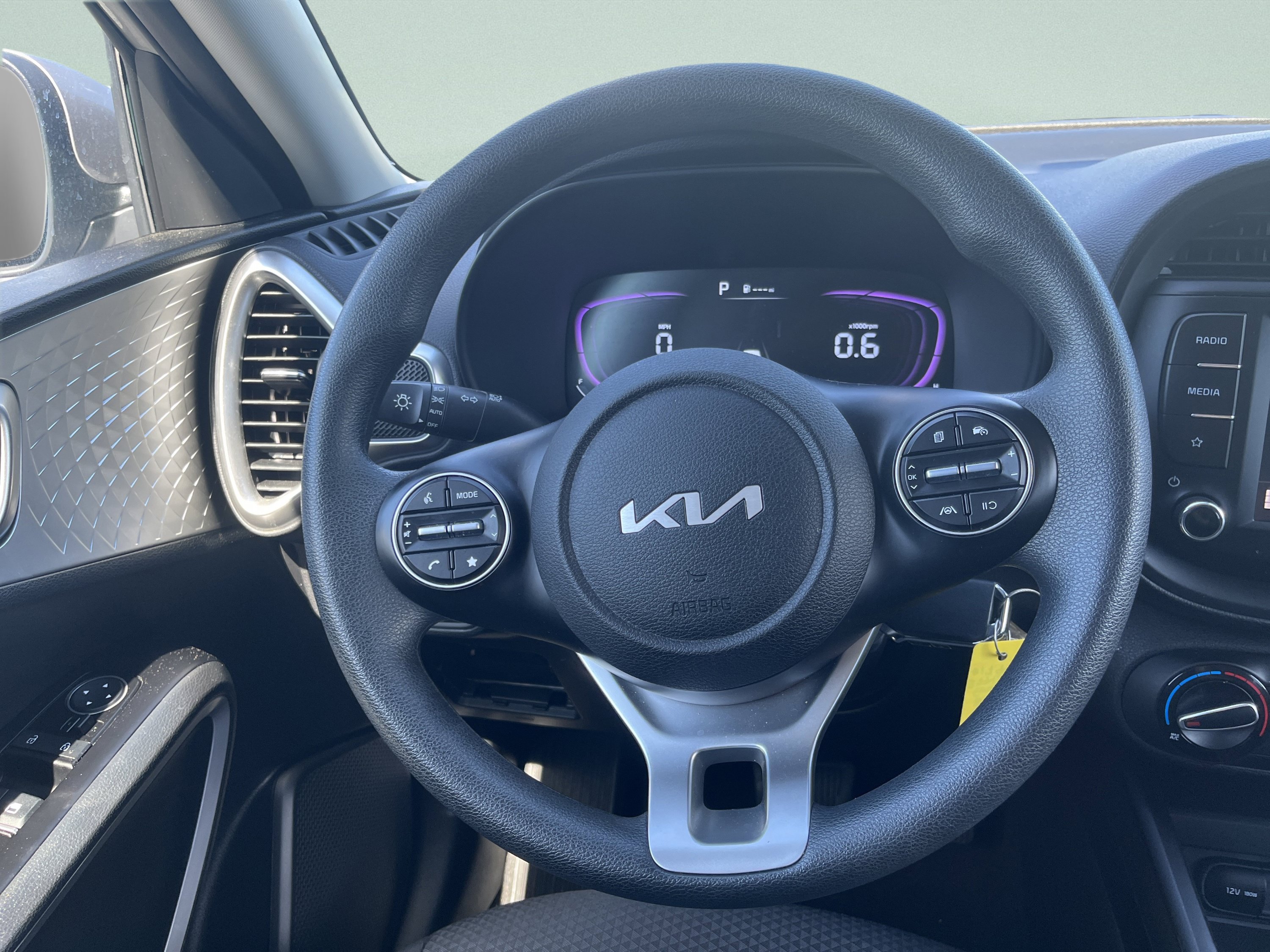 Used 2025 Kia Soul LX w/ LX Technology Package FWD image 25