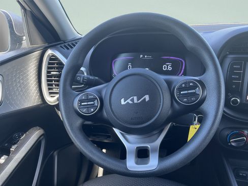 Used 2025 Kia Soul LX w/ LX Technology Package FWD image 25