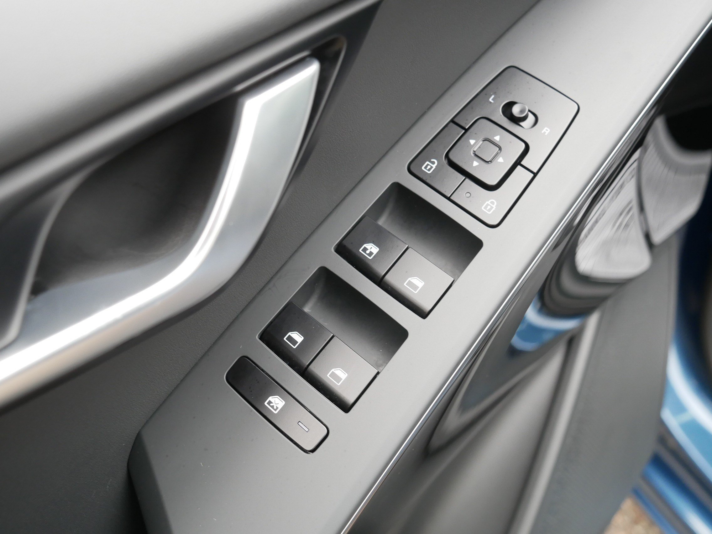 Used 2025 Kia Niro EX FWD image 19