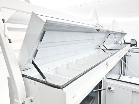 New 2025 Ford F450 XL w/ XL Chrome Package image 28