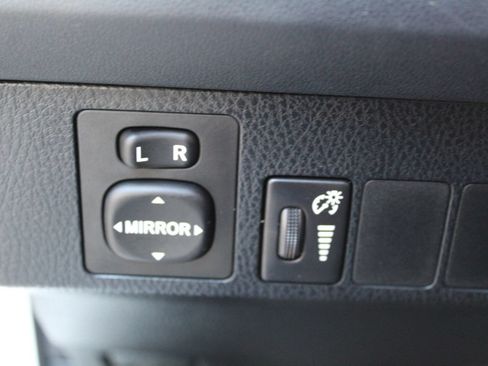 Used 2016 Toyota RAV4 LE FWD image 24