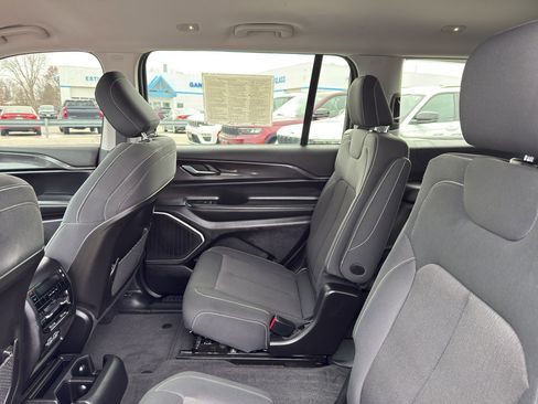 Used 2022 Jeep Grand Cherokee L Laredo w/ Luxury Tech Group I image 33