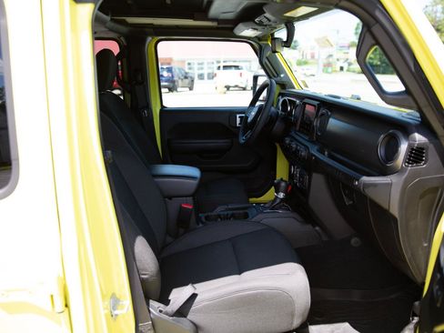 Used 2023 Jeep Wrangler Unlimited w/ Sun & Screen Package AWD/4WD image 23