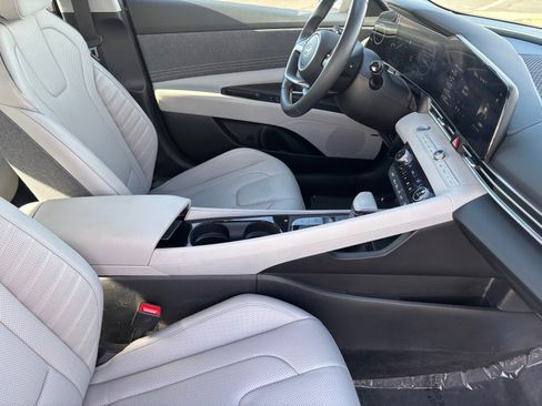 Used 2024 Hyundai Elantra Limited image 14