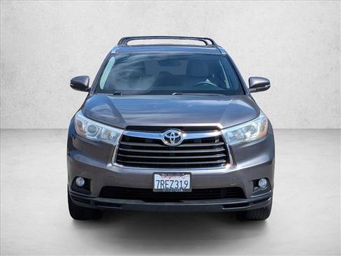 Used 2016 Toyota Highlander XLE AWD/4WD image 2