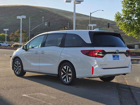 New 2026 Honda Odyssey EX-L image 6