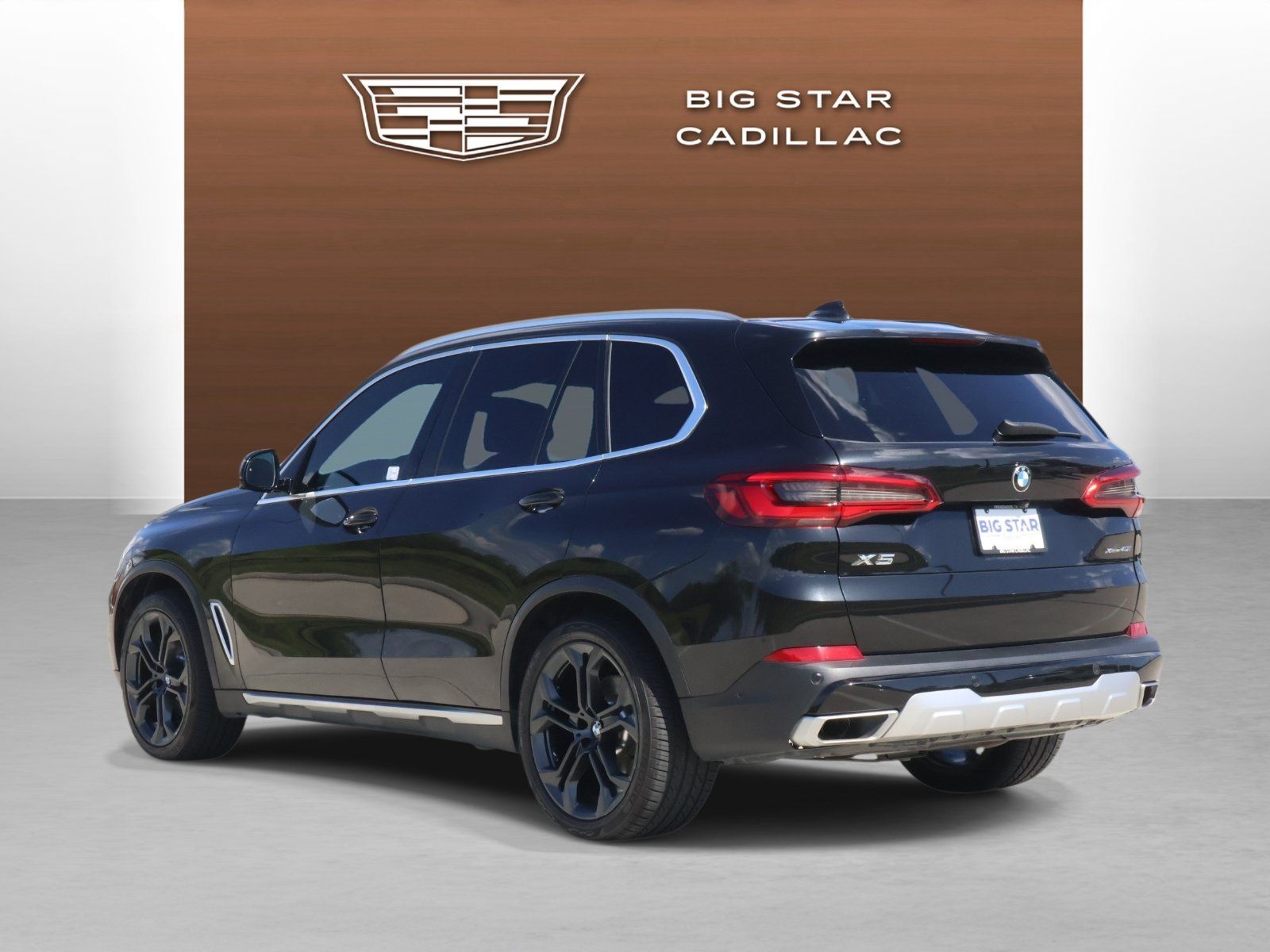 Used 2019 BMW X5 xDrive40i w/ Executive Package AWD/4WD image 3