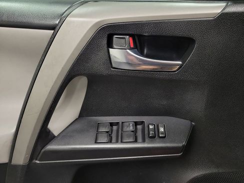 Used 2016 Toyota RAV4 XLE AWD/4WD image 18