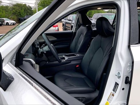 Used 2026 Toyota Grand Highlander Limited image 8