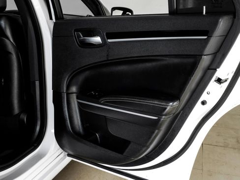 Used 2019 Chrysler 300 S image 49