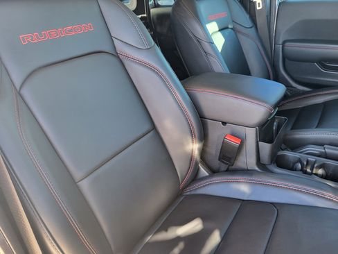 Used 2024 Jeep Wrangler Rubicon w/ Safety Group image 15