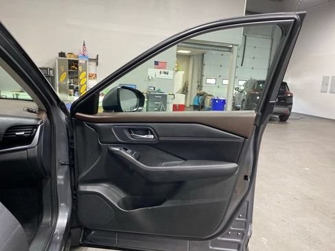 Certified 2023 Nissan Rogue SL w/ SL Premium Package AWD/4WD image 28