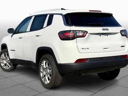 Used 2023 Jeep Compass Latitude w/ Sun and Sound Group AWD/4WD image 3
