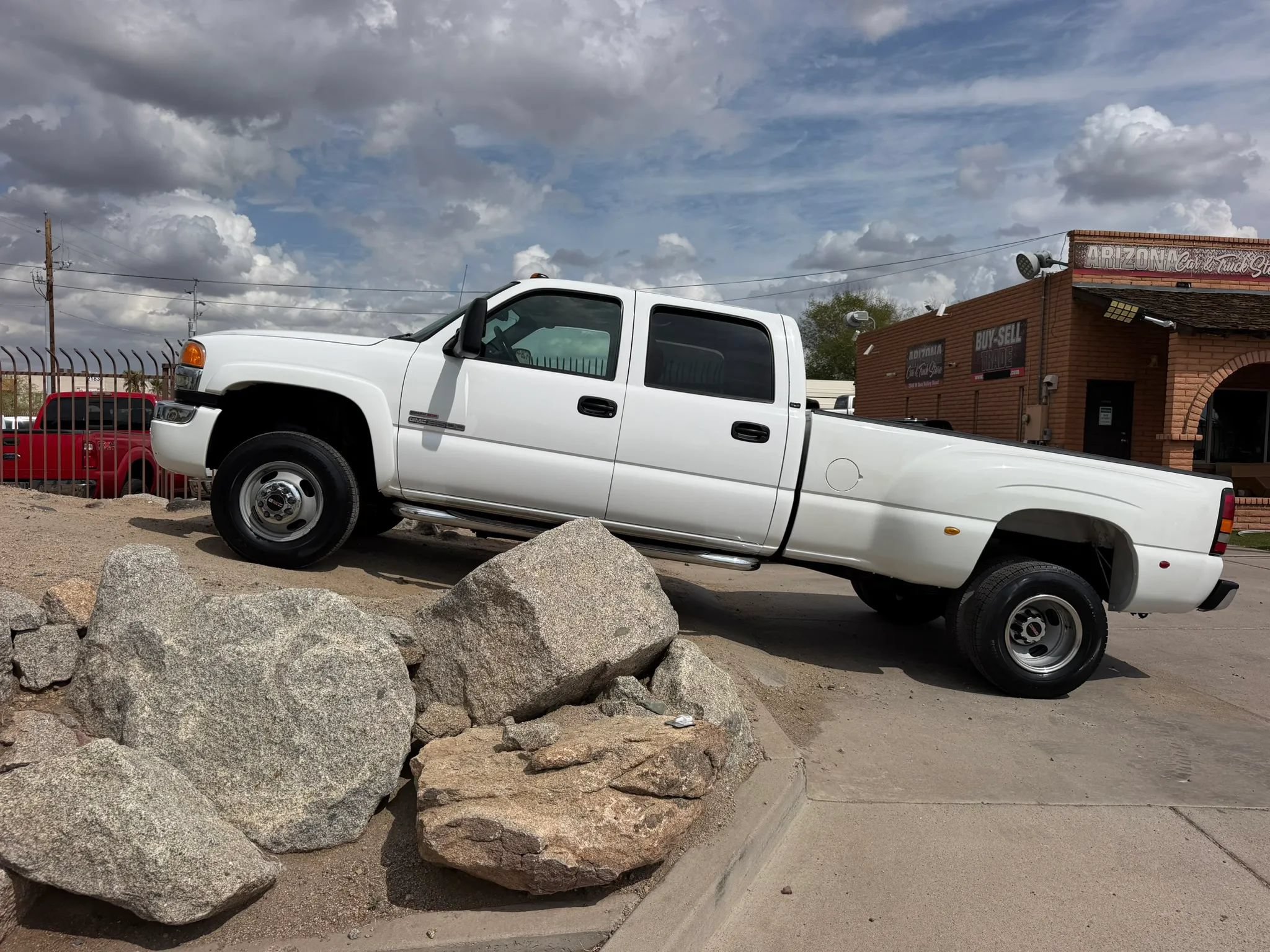 Used 2004 GMC Sierra 3500 SLE w/ Heavy-Duty Power Package AWD/4WD image 1
