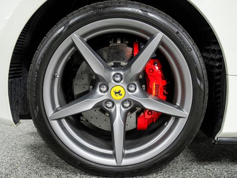 Used 2018 Ferrari 488 Spider image 34