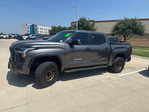 Used 2022 Toyota Tundra SR5 w/ SR5 Convenience Package AWD/4WD image 6