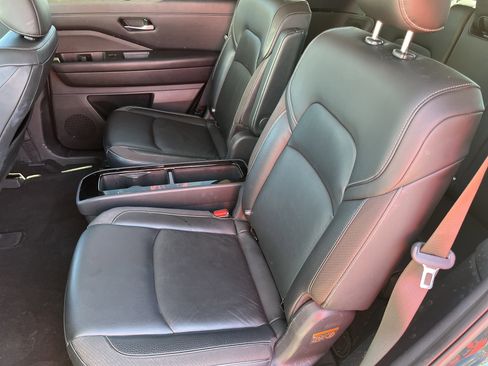 Used 2022 Nissan Pathfinder SL w/ SL Premium Package image 19