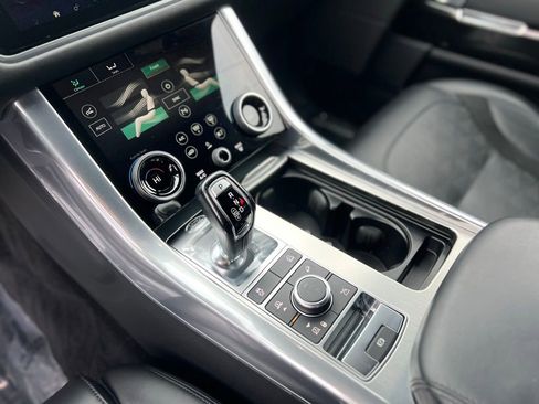 Used 2022 Land Rover Range Rover Sport SVR image 18