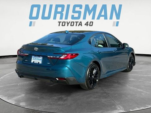 Used 2025 Toyota Camry SE image 7