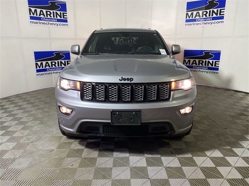 Used 2017 Jeep Grand Cherokee Altitude image 15