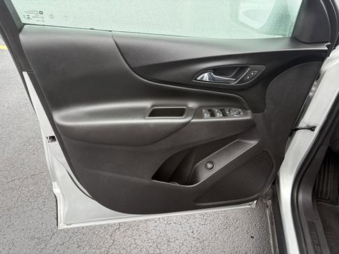 Used 2021 Chevrolet Equinox LT image 3