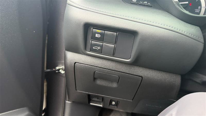 Used 2021 Toyota Highlander XSE FWD image 34