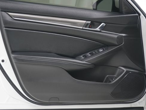 Used 2018 Honda Accord Sport image 13