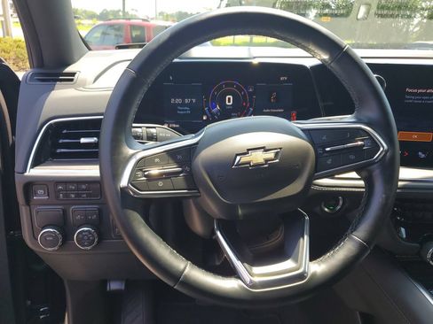 Used 2025 Chevrolet Suburban LT w/ Comfort Package RWD image 26
