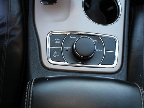 Used 2015 Jeep Grand Cherokee Limited image 92