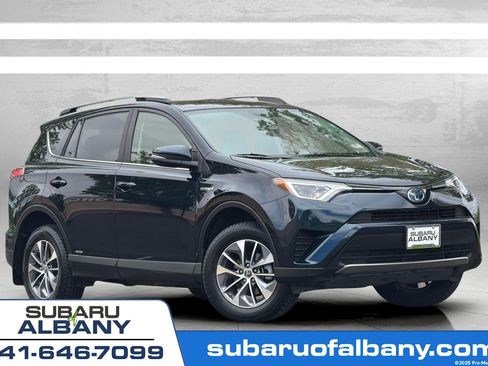 Used 2018 Toyota RAV4 LE AWD/4WD image 1